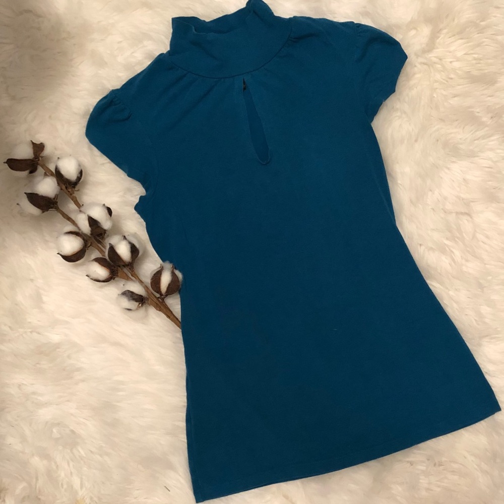 {Express} Keyhole Top